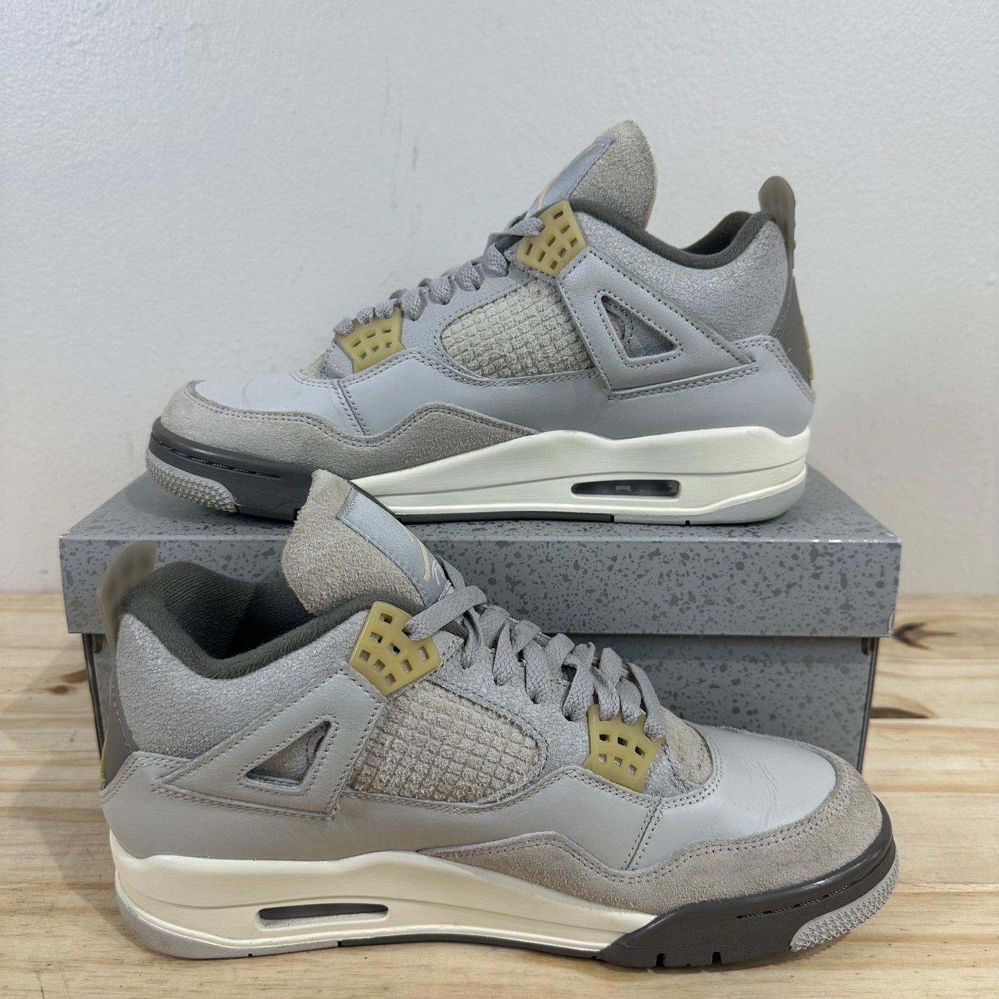Air Jordan 4 Retro SE Craft Photon Dust Sz 9