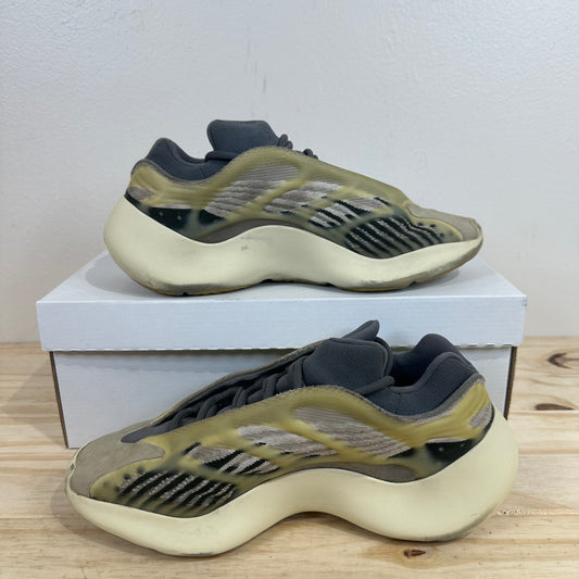 Adidas Yeezy 700 V3 Fade Salt Sz 9