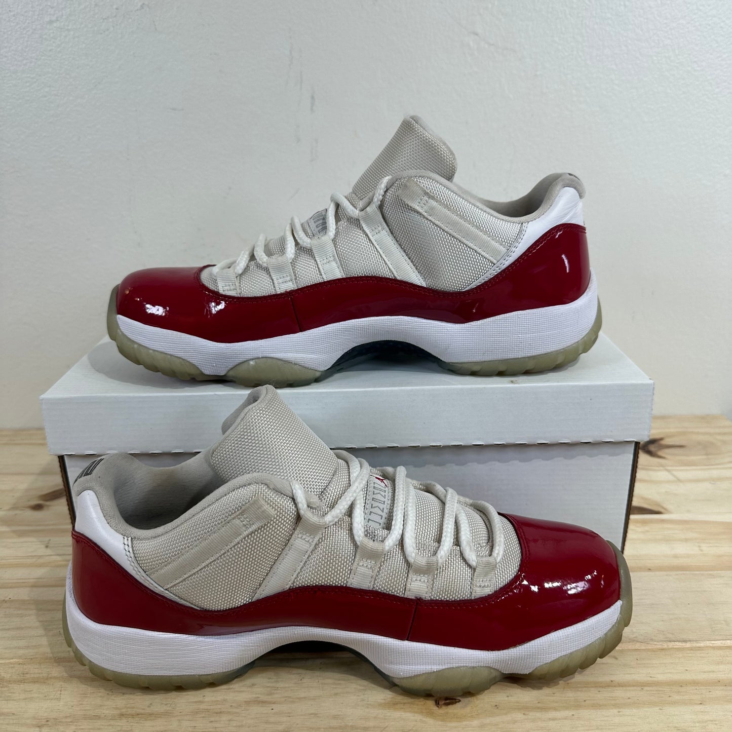 Air Jordan 11 Low Cherry Sz 10