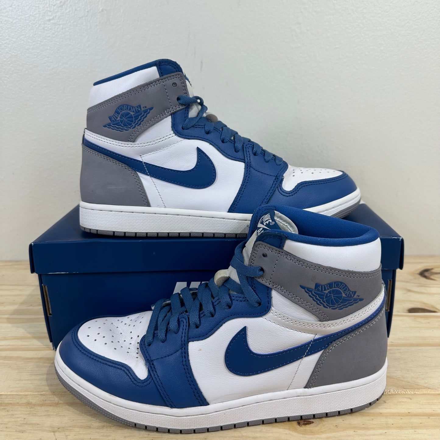 Air Jordan 1 Retro High OG True Blue Sz 9.5