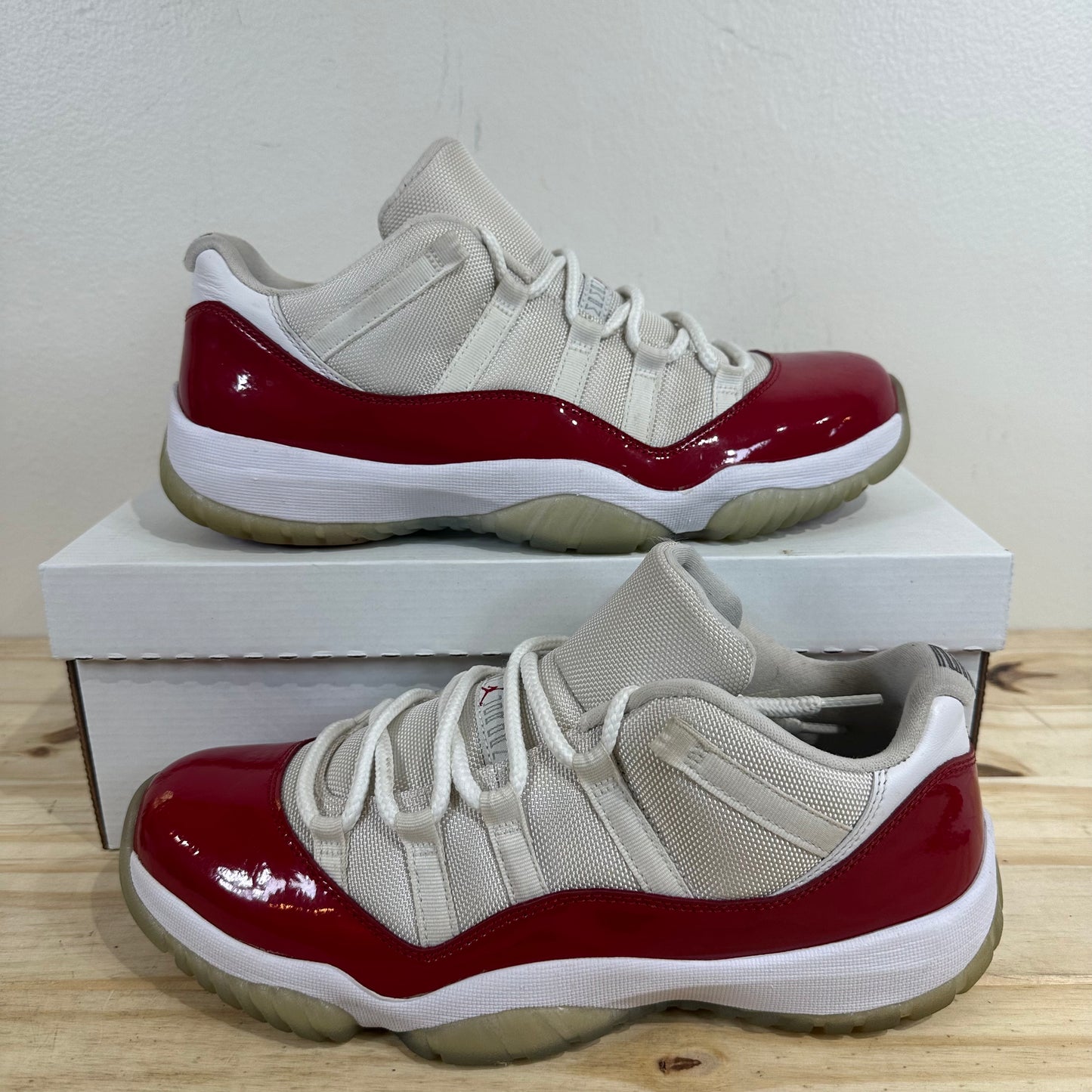 Air Jordan 11 Low Cherry Sz 10