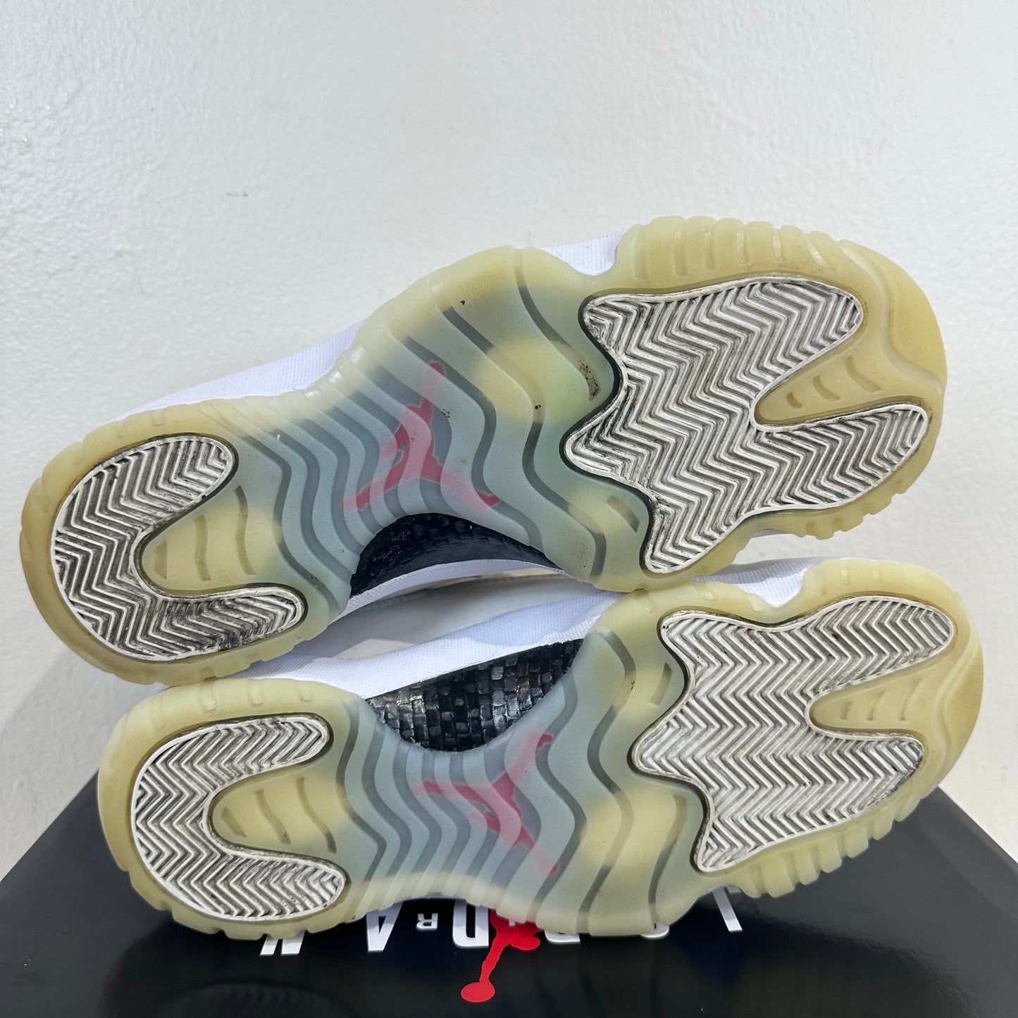 Air Jordan 11 Retro Platinum Tint Sz 10