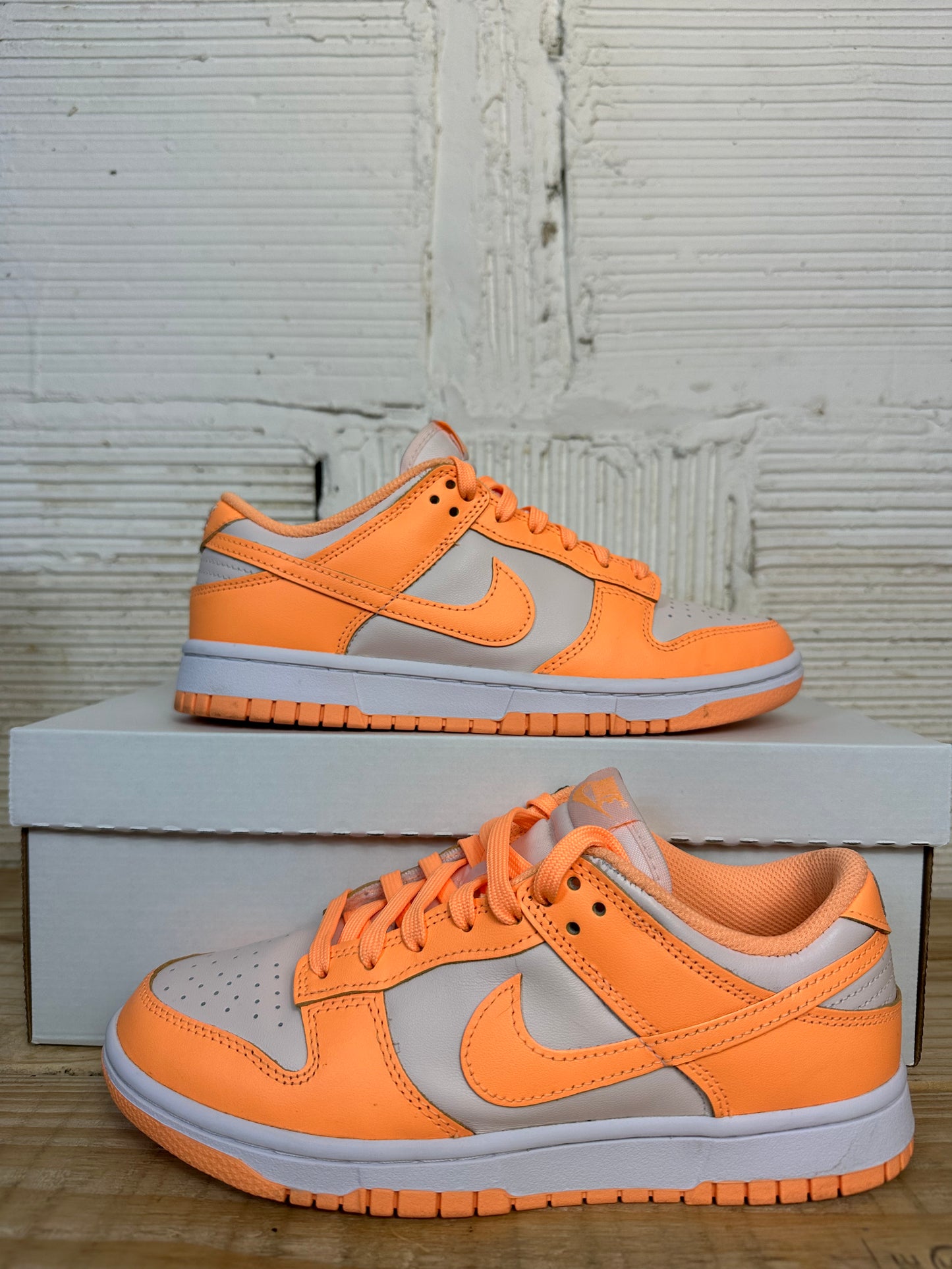 Nike Dunk Low Orange Peach Sz 6 (7.5W)