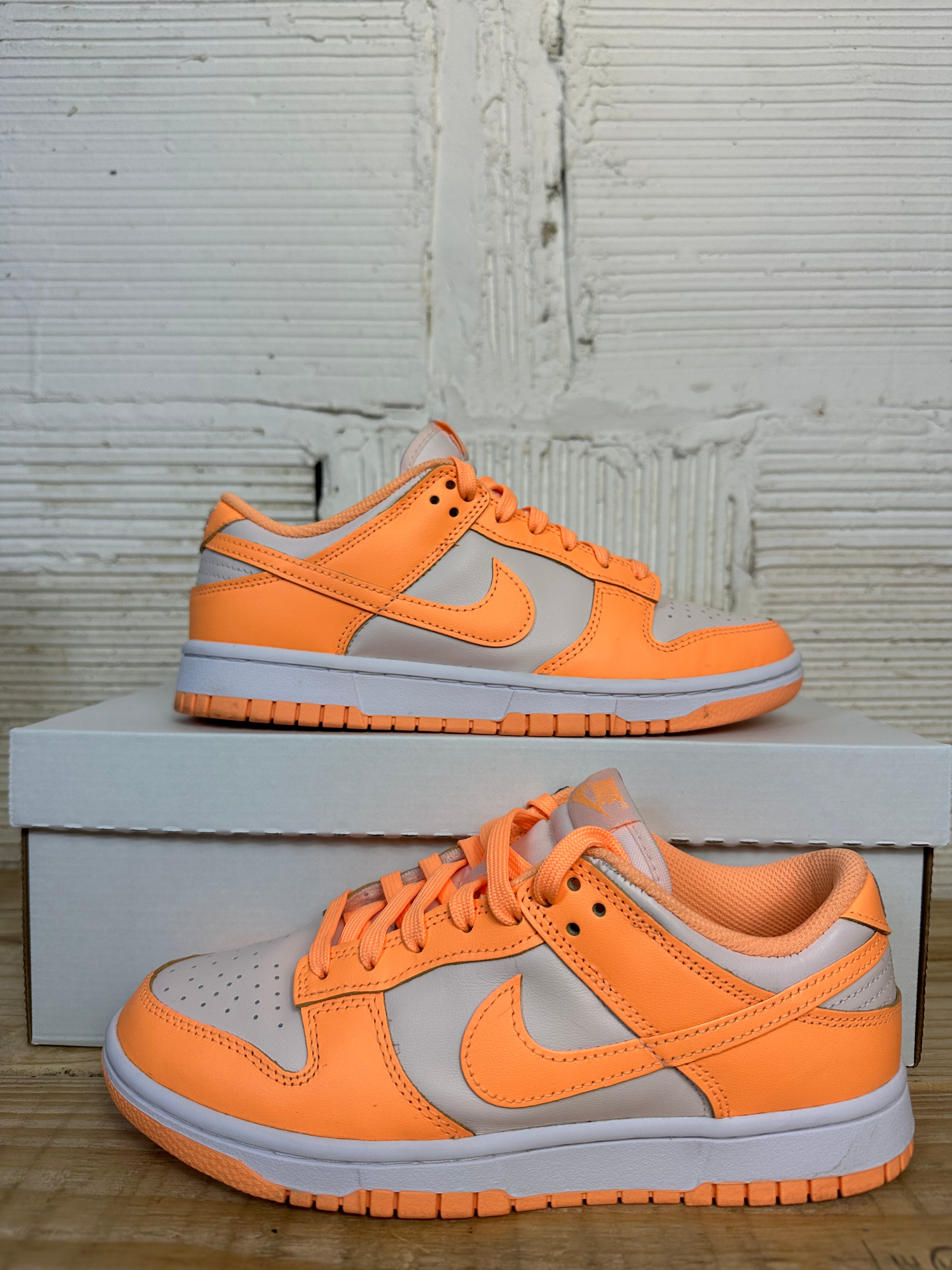 Nike Dunk Low Orange Peach Sz 6 (7.5W)
