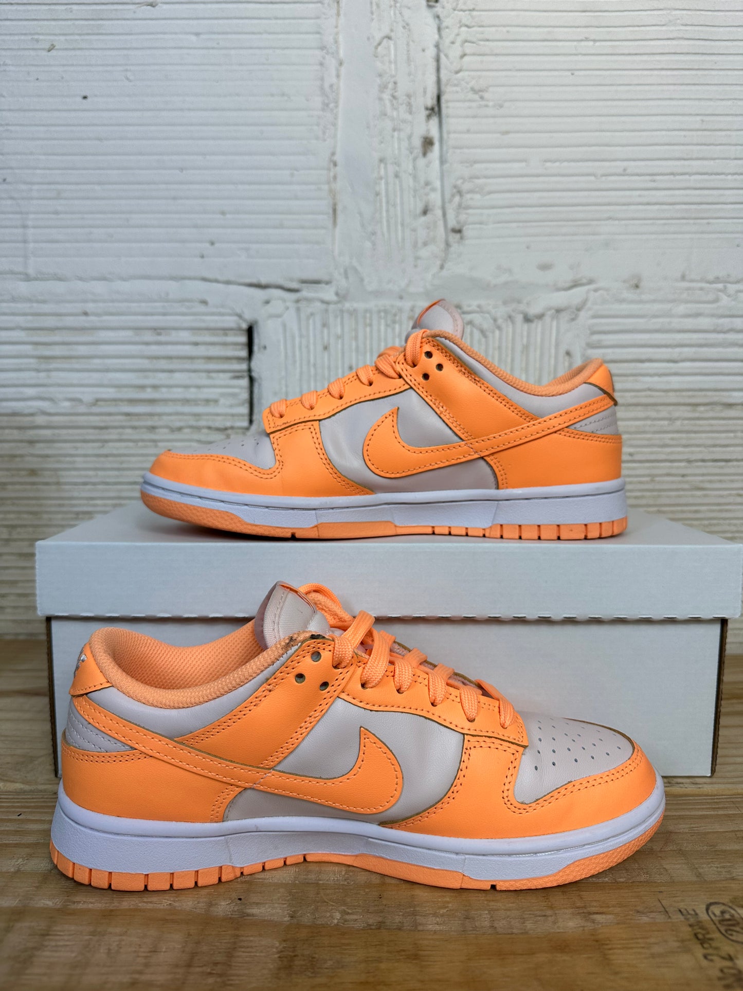 Nike Dunk Low Orange Peach Sz 6 (7.5W)