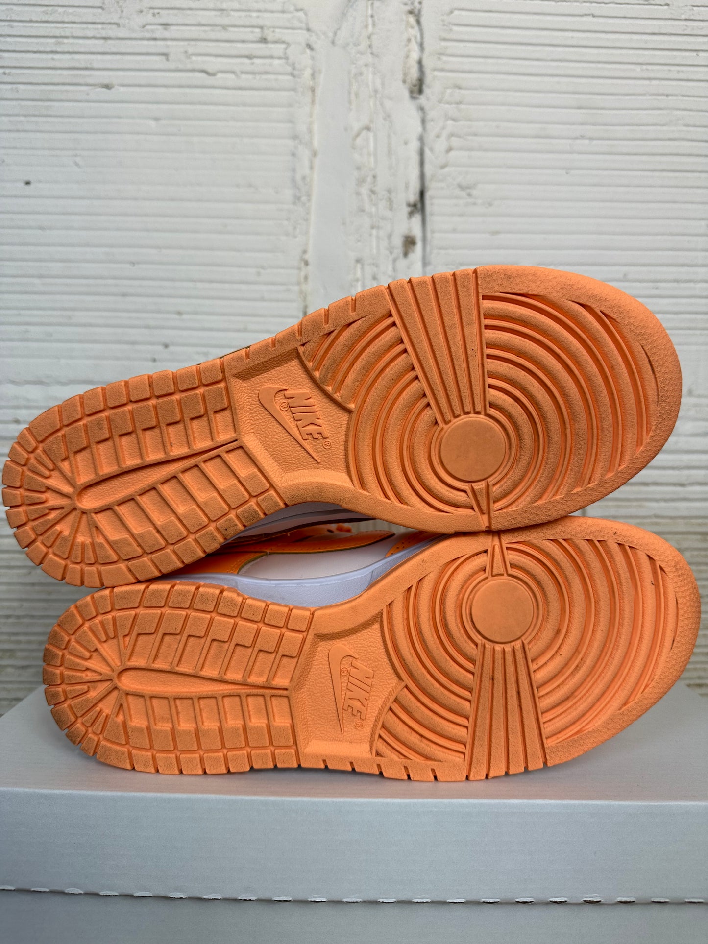 Nike Dunk Low Orange Peach Sz 6 (7.5W)