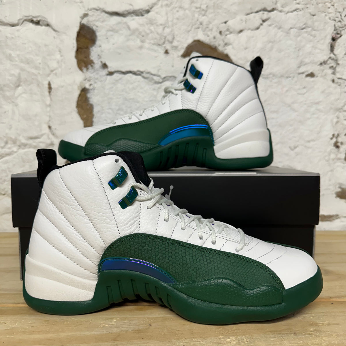 Air Jordan 12 Bucks Sz 8 DS
