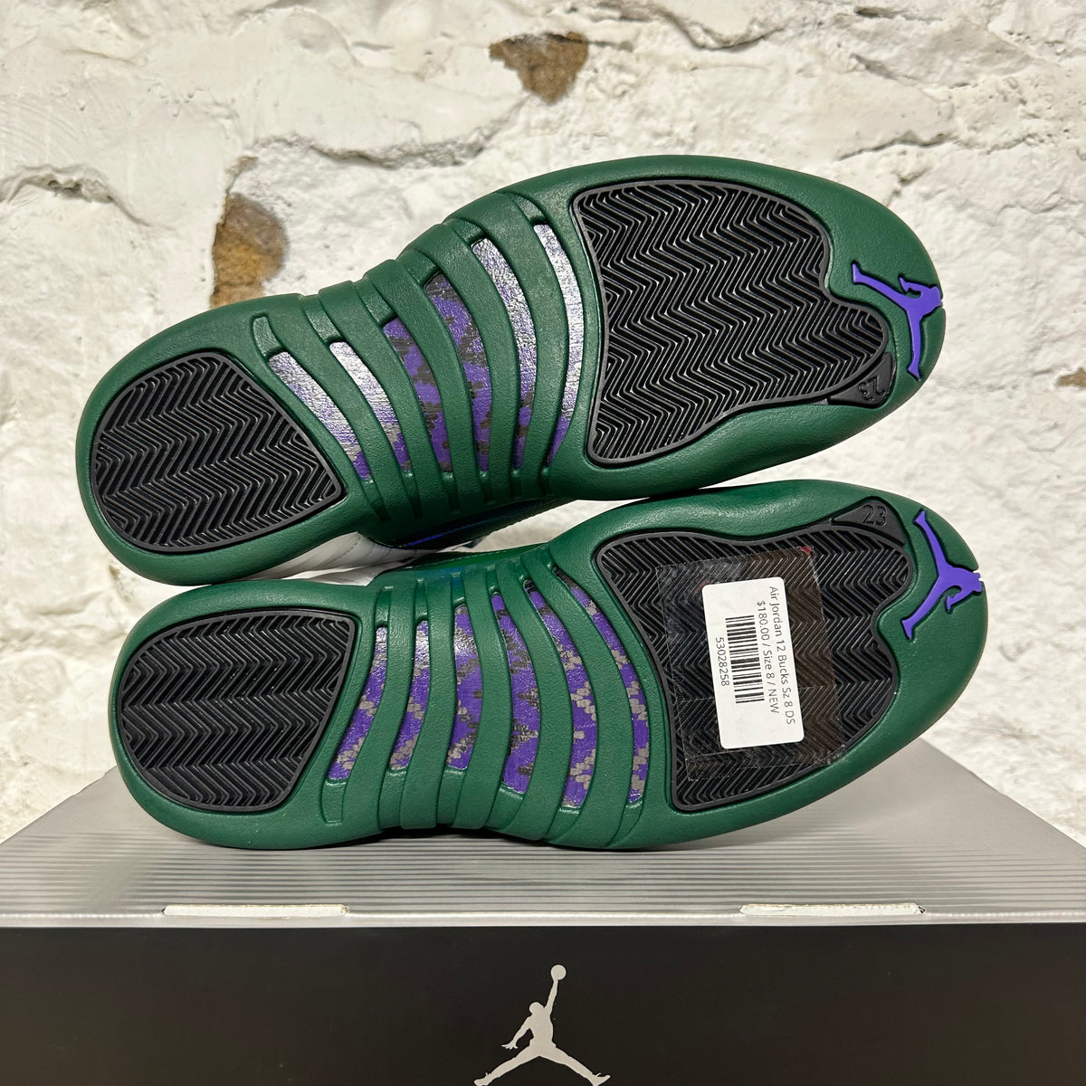 Air Jordan 12 Bucks Sz 8 DS