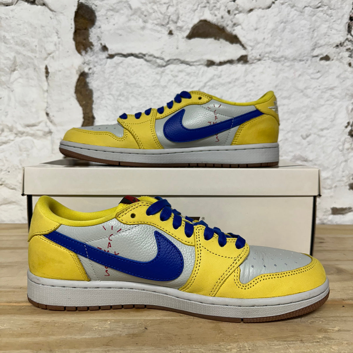 Air Jordan 1 Low Travis Scott Canary Sz 8 (9.5W)