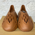 Yeezy Foam Runner Clay Red Sz 9 DS